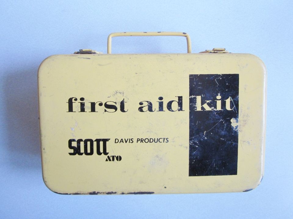 Vtg FIRST AID KIT AVIATION Scott Davis Products Wall Mount Kit Only