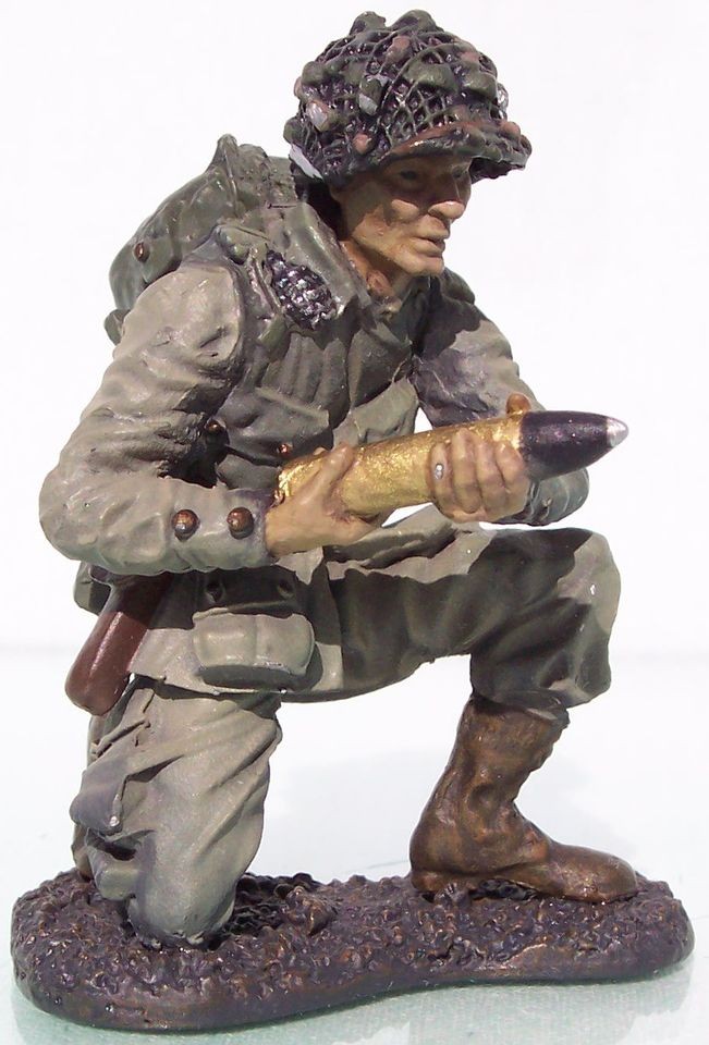   SHOWCASE CS00208 D DAY 101ST AIRBORNE PAK HOWITZER CREW NM NO BOX