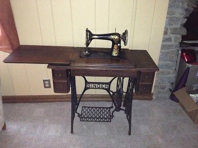 Antique Treadle Singer Sewing Machine1916 Model 66