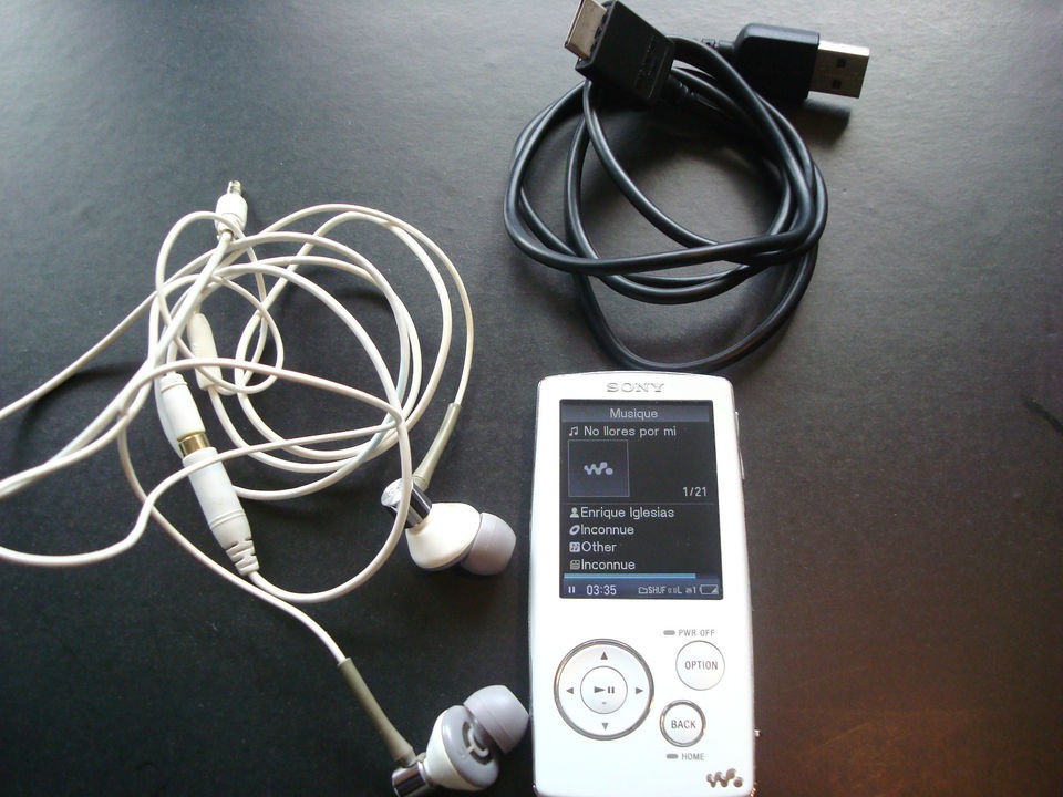   Sony Walkman NWZ A816 (4 GB) Digital Media Player      MUSIC