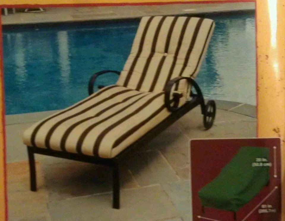 outdoor chaise lounge in Lounges