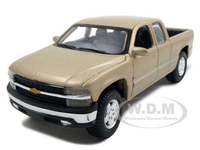 CHEVROLET SILVERADO GOLD 127 DIECAST MODEL CAR BY MAISTO 31941