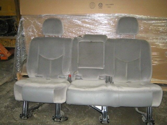 00 05,06 Chevy Suburban 2nd Row Gray Cloth Bench Seat