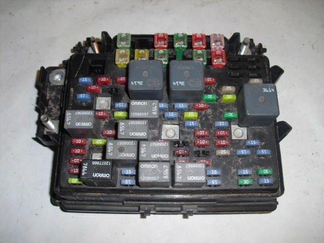 03 TAHOE FUSE BOX (Fits Chevrolet Tahoe)