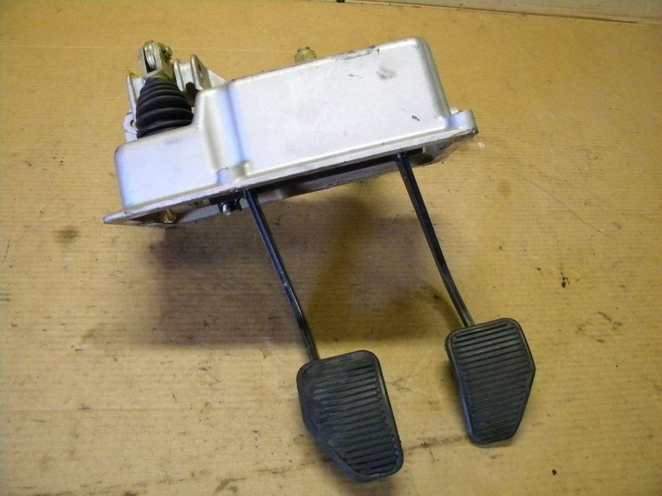 87 Ferrari Testarossa clutch / brake pedal box