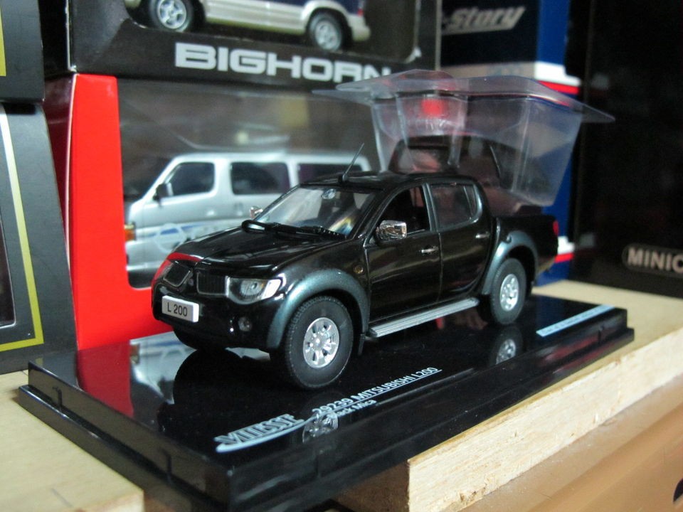 Mitsubishi L200 MK3 Triton warrior pickup truck 1/43 Vitesse black 