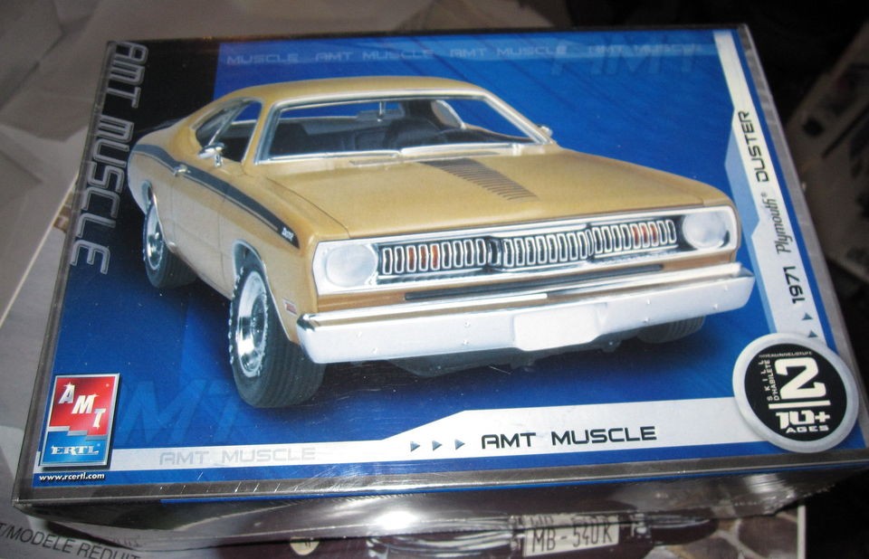 AMT 1971 PLYMOUTH DUSTER Model Car Mountain KIT 1/25 FS GOLD