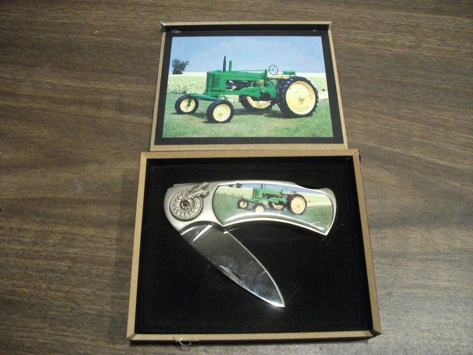 JOHN DEERE COLLECTOR KNIFE WITH COLLECTOR BOX NEW IN BOX