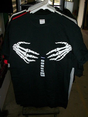 SKELETON HANDS ON CHEST T SHIRT HALLOWEEN DIA DE LOS MUERTOS METAL 