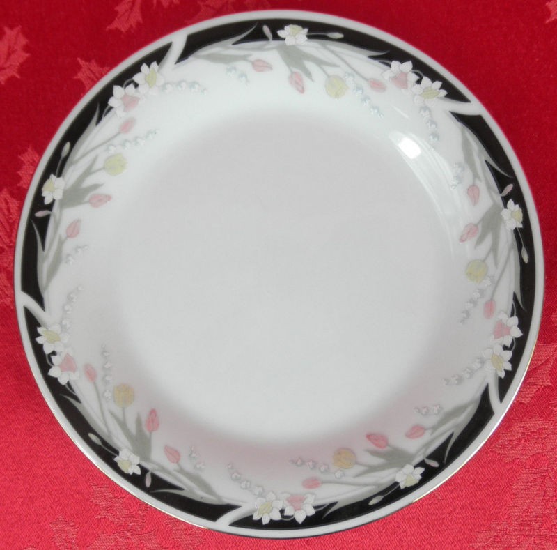 Michelle Crown Ming China 1328 Salad Plate Floral Black