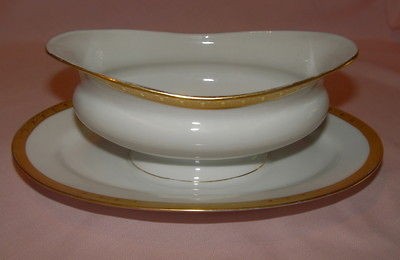 VICTORIA CZECHOSLOVAKIA CHINA GRAVY BOAT ATCH UNDERPLATE GOLD 