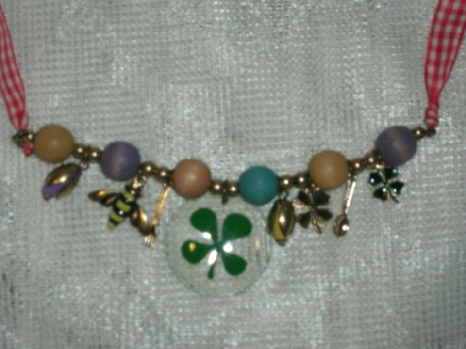 NEW~CLAIRES FASHION BEAD W/LUCKY CHARM~FORK~BUM​BLEBEE~RED&WHI​TE 
