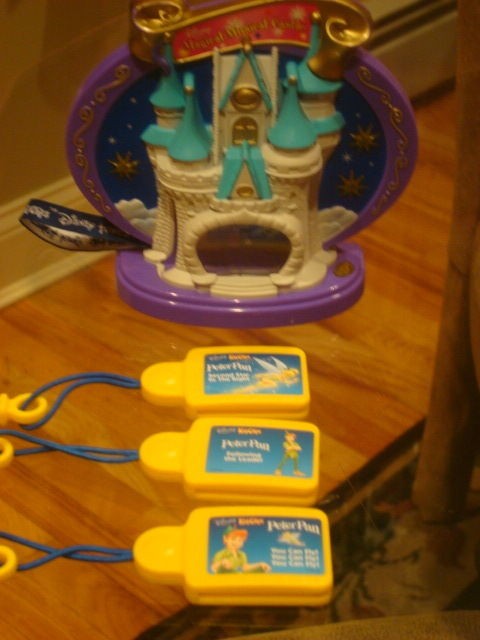 DISNEY LIGHT UP CASTLE PLAYER + 3 PETER PAN KID CLIPS