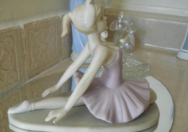 bisque PORCELAIN girl Ballerina FIQURINE ~posing~VINTAG​E