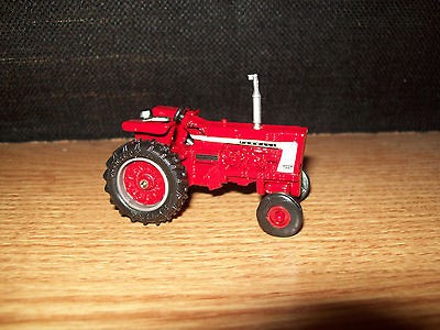 ERTL 1/64 TRACTOR IH INTERNATIONAL FARMALL 806 WIDE FRONT FARM TOY