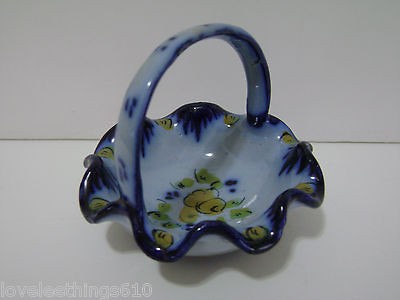 EPL ALCOBACA TINY POTTERY RUFFLED BASKET PORTUGAL 2¾”