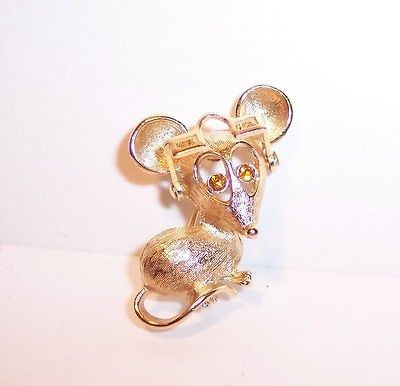 CUTE GOLD TONE AVON MOUSE PIN MOVING EYEGLASSES RHINESTONE EYES