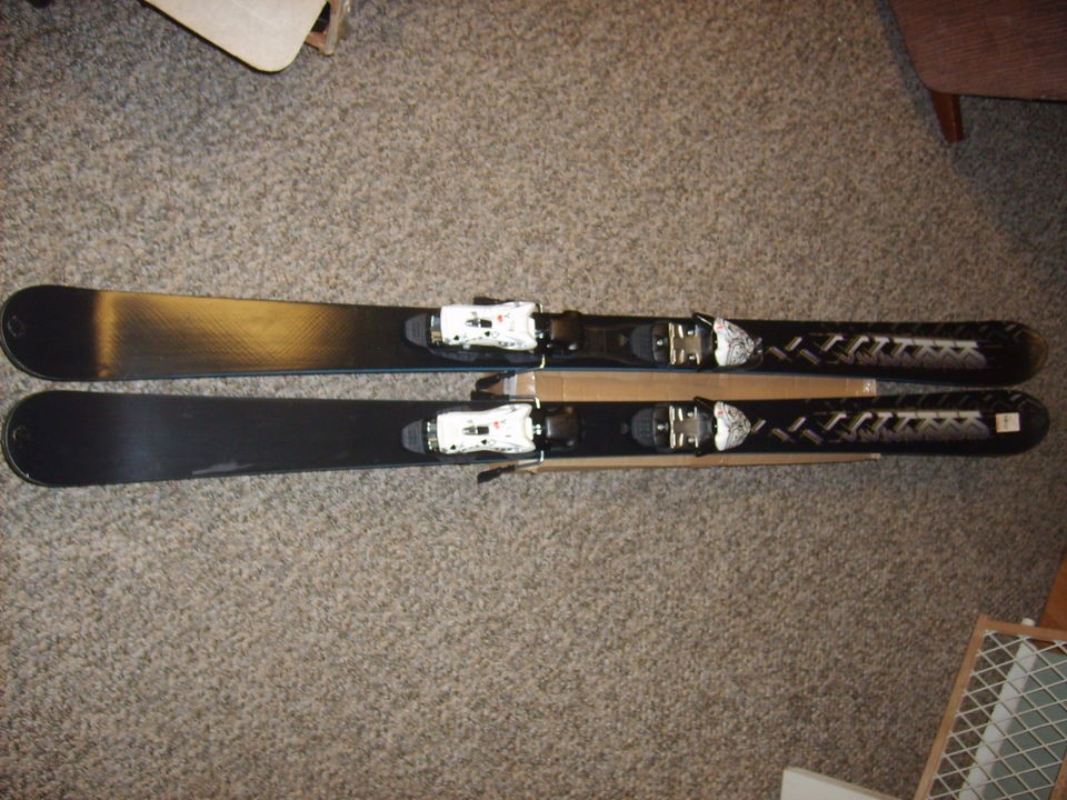 twin tip skis in Skis