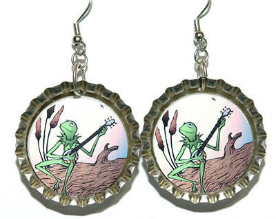 KERMIT the FROG BANJO BOTTLE CAP DANGLE EARRINGS (CAP084d)