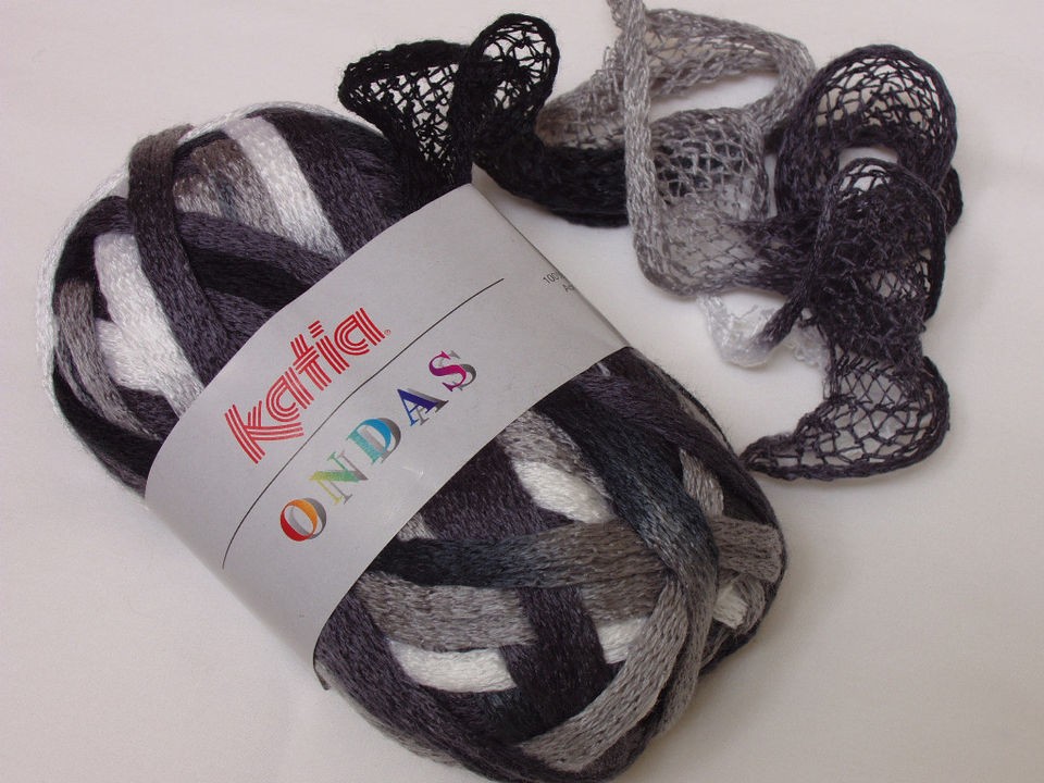 KATIA ONDAS FRILLY SCARF YARN 78 BLACK+WHITE+SI​LVER