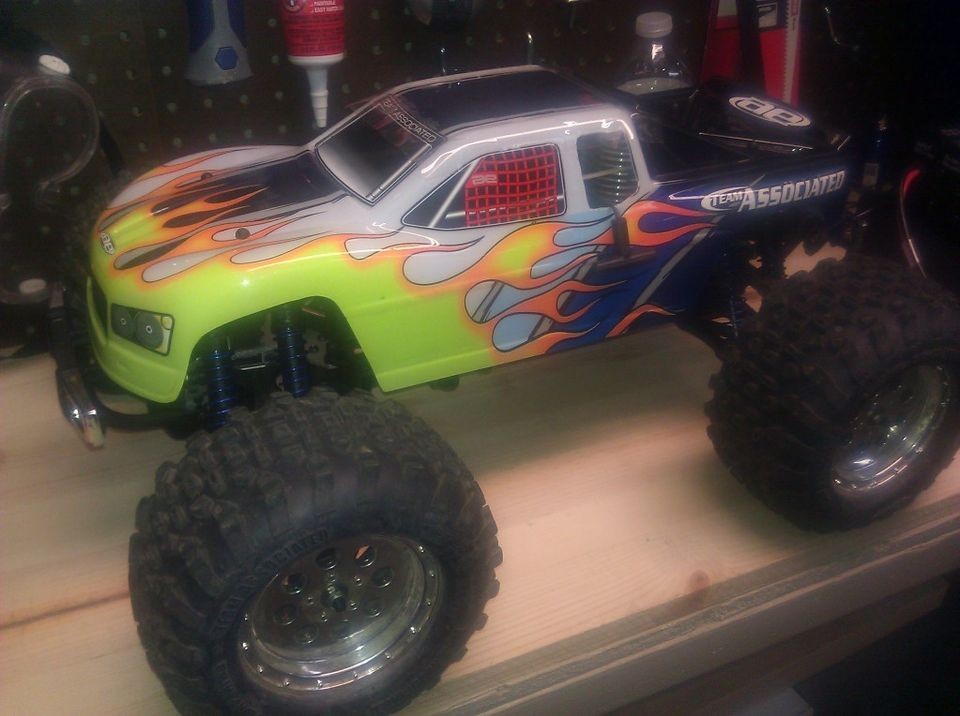   Mini Mgt 3.0 Nitro Gas Powered 4wd truck rc truck Maxx T Losi