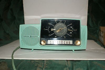   RADIO clock 1950s style 57 CHEVY look General ELectric antique