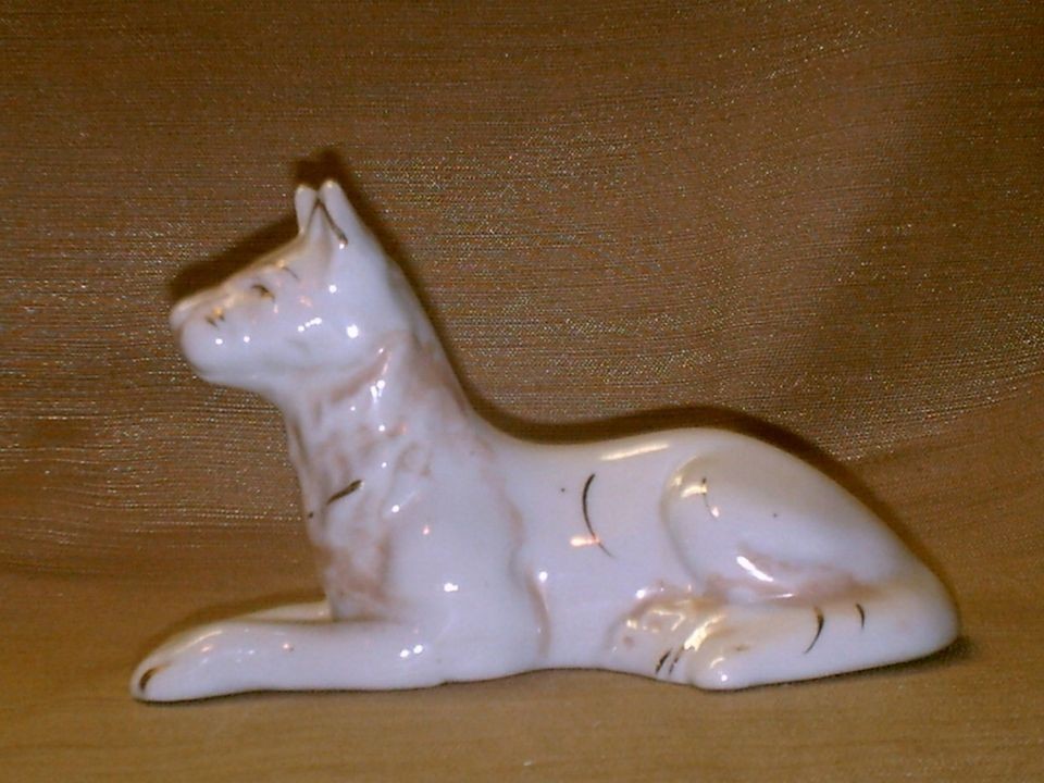   Ucagco Made in Japan White w/ Gold Gild German Shepherd Dog Figurine