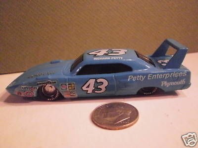 RICHARD PETTY 164 Die~Cast Car PLYMOUTH 43 Mopar STP