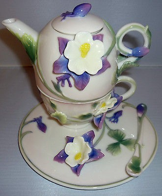 FLORAL DESIGN SCULPTURED PORCELAIN TEA FOR ONE TEAPOT BNIB FOR 