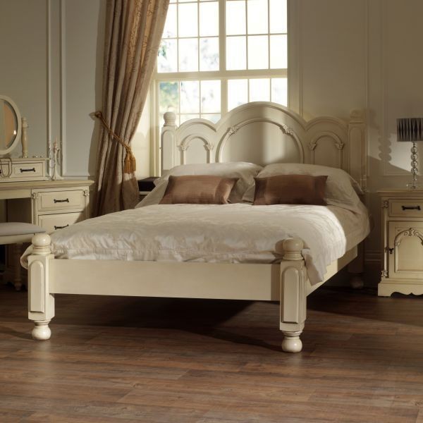 VICTORIAN FURNITURE RANGE KINGSIZE BED   DISTRESSED IVORY FINISH