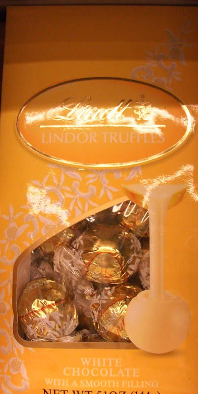 LINDT LINDOR TRUFFLES WHITE CHOCOLATE 5.1 OZ