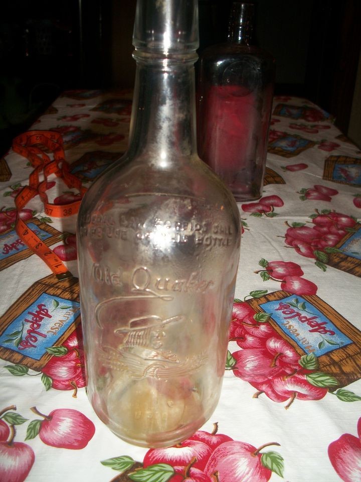 VINTAGE OLD QUAKER WHISKEY BOTTLE NICE CLEAR LARGE