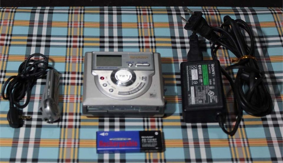 SHARP MD PORTABLE MINIDISC RECORDING PLAYER **SHARP MD MS721 S 