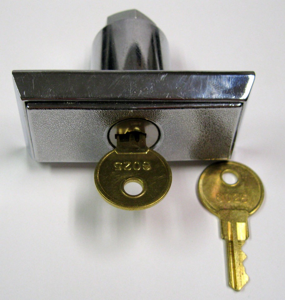 STEP DOOR LOCK or ENTRY DOOR LOCK , 2   8025 KEYS FITS FLEETWOOD 