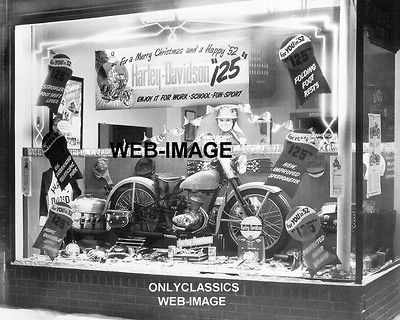 1951 HARLEY DAVIDSON MOTORCYCLE DEALER CHRISTMAS DISPLAY PHOTO OLD 