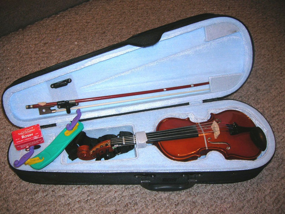 GLAESEL 1/8 VIOLIN MADE IN FRANCE WITH CASE, BOW AND SHOULDER REST