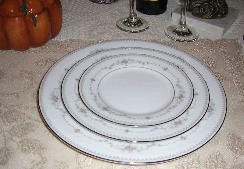 Noritake 6102 Fairmont Pattern Fine China 3pc Dinner Place Setting 