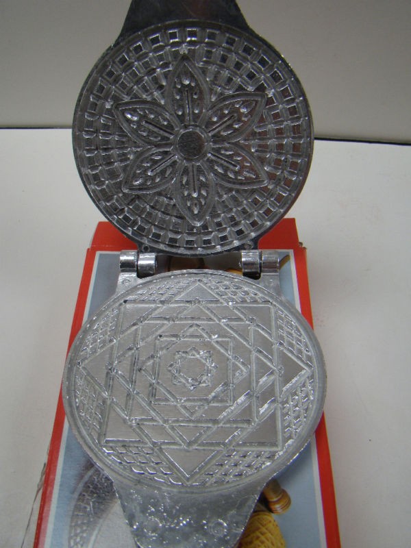 Pizzelle toasting iron made in Italy Beautiful (A606)