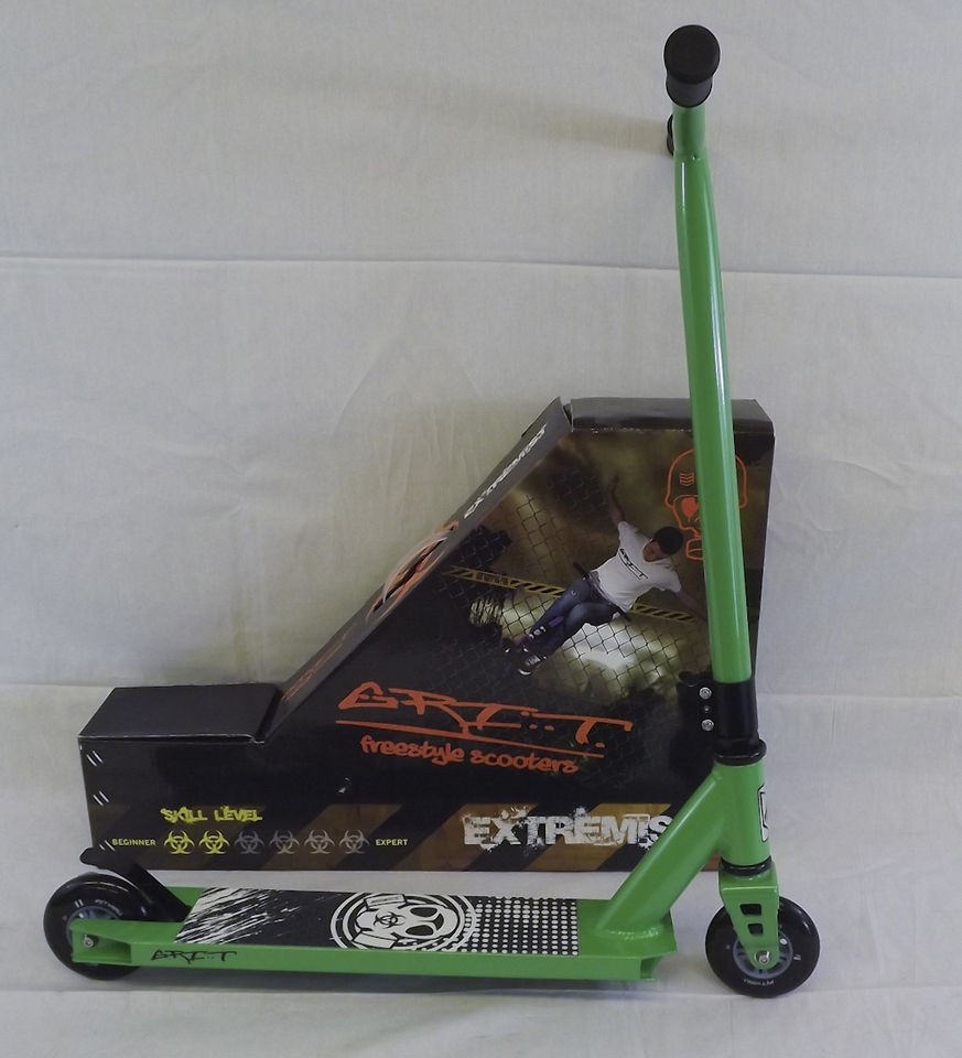   Extremist 2 Freestyle Scooter MGP Madd District Razor Phoenix Green