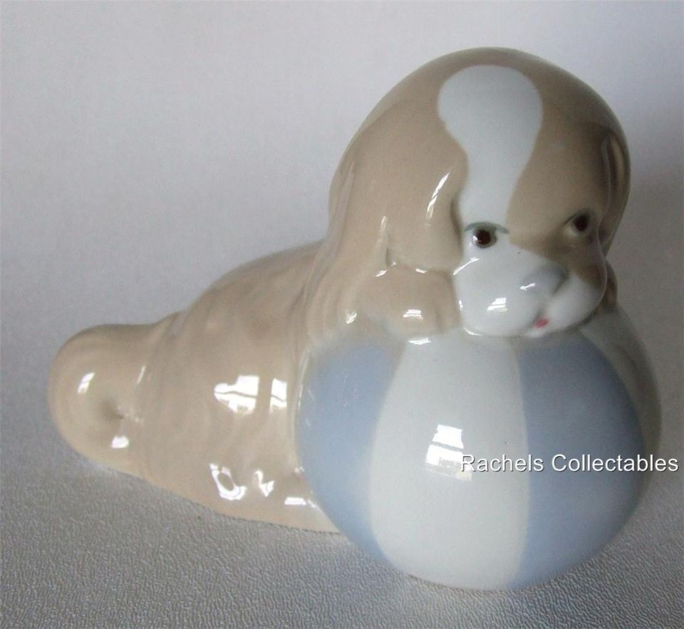 MIQUEL REQUENA SPAIN PORCELAIN BEAUTIFUL PEKINGESE DOG FIGURINE WITH 