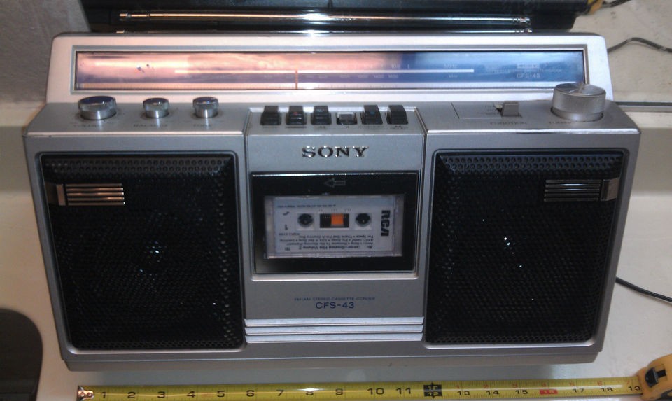 VINTAGE VTG RARE SONY CFS 43 PORTABLE BOOMBOX RADIO CASSETTE 