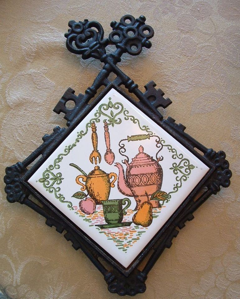 Trivet with Cast Iron frameKey shapetrivet 4 1/4 sq.piece 10x 