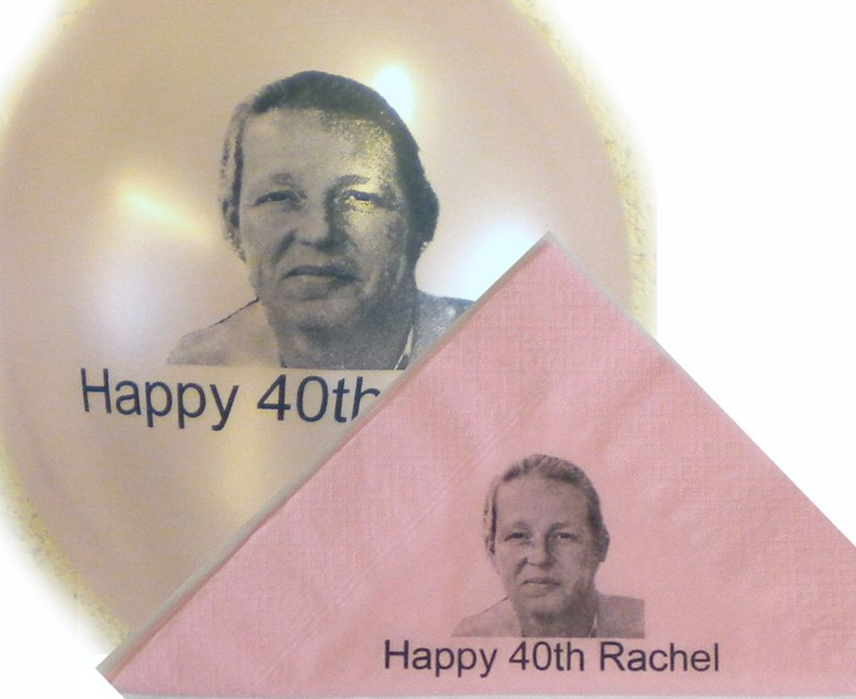 25 personalised photo balloons with 50 paper napkins