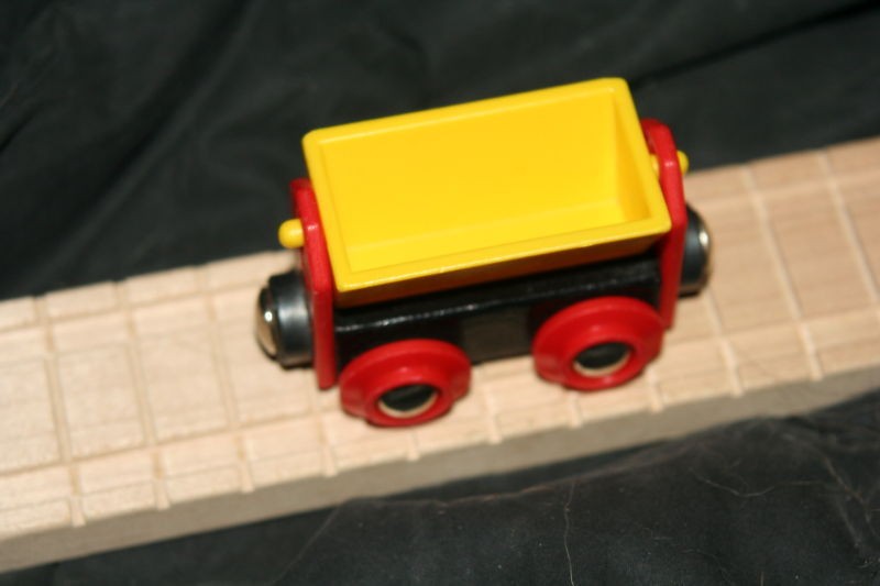 BRIO RETIRED DUMPER~BUY1 GET 1 FREE~fits WOOD TRACK