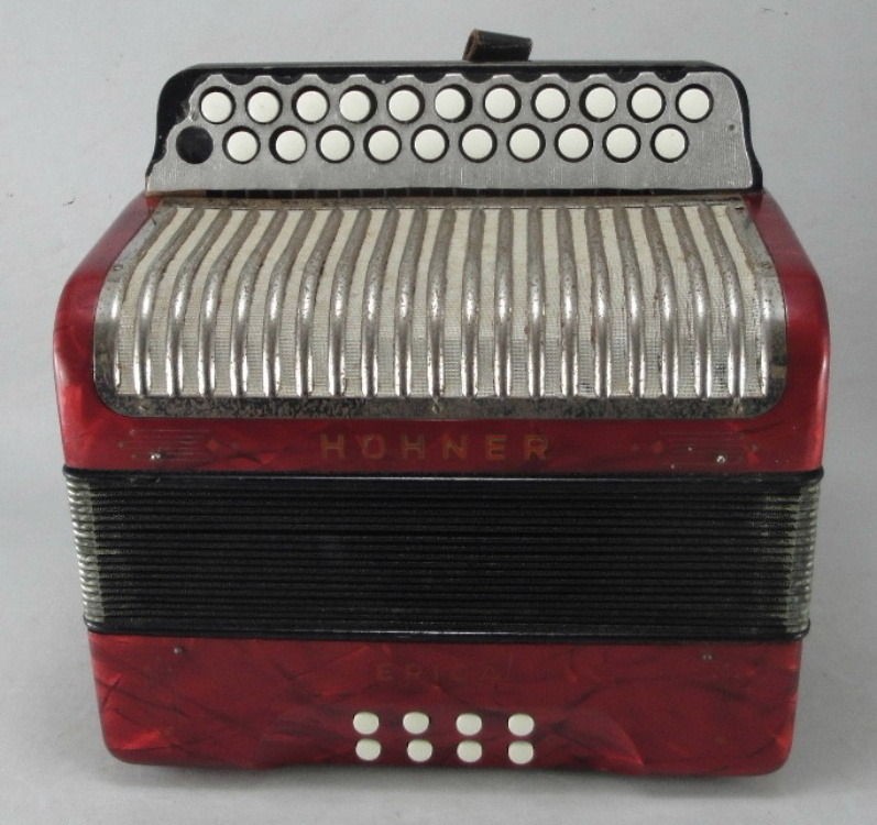 hohner button accordion in Accordion & Concertina