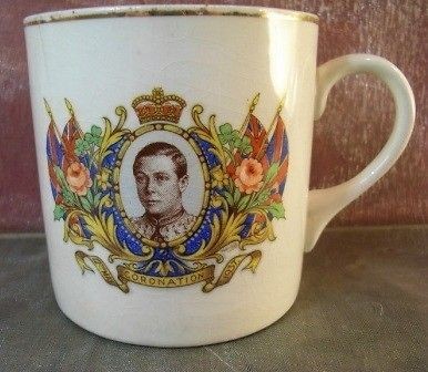   CHINA MUG COMMEMORATES THE ROYAL CORONATION OF 1937 EDWARD VIII