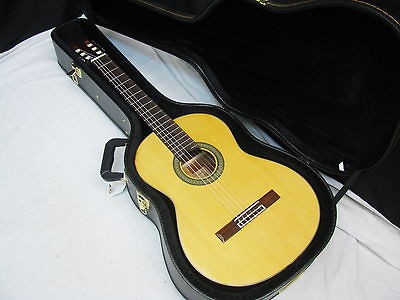 ARIA AK 30 Classical Acoustic GUITAR new w/ Hard Shell Case   AK30