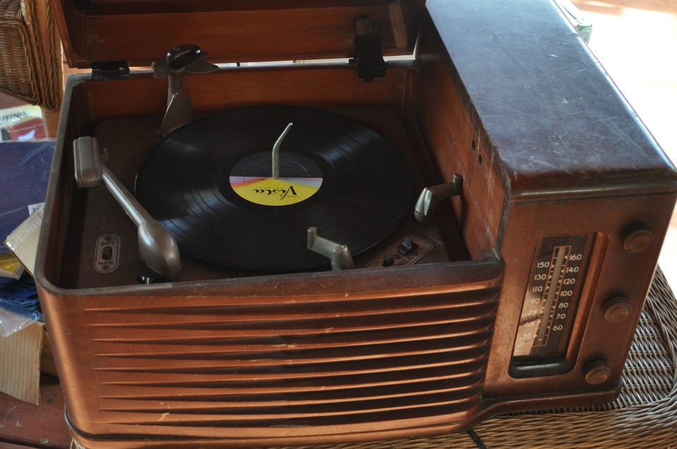 Vintage ANTIQUE PHILCO console tube RADIO RECORD PLAYER 23L x 15W x 