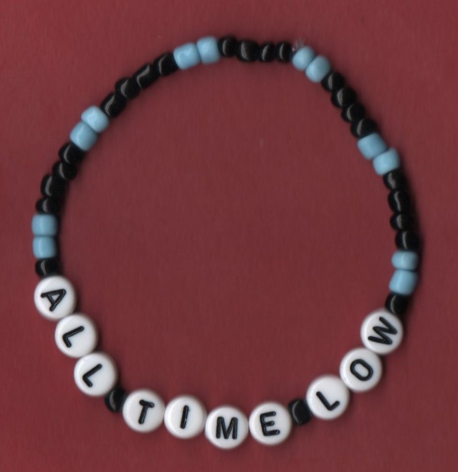 FAVOURITE ARTIST/BAND CAPTION BLUE AND BLACK BRACELETS