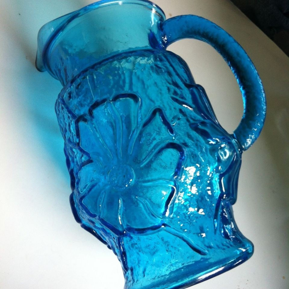 VINTAGE ANCHOR HOCKING RAIN FLOWER ICE LIP LASER BLUE PITCHER